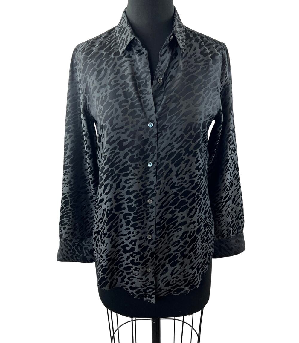 Equipment Femme Gray Black Top Silk Leopard Collared Casual Button Up Size XS
